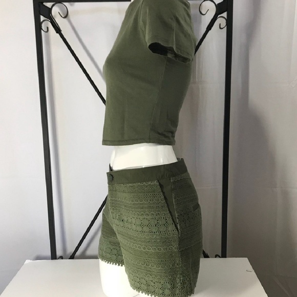 Anthropologie lace shell shorts - Picture 3 of 6